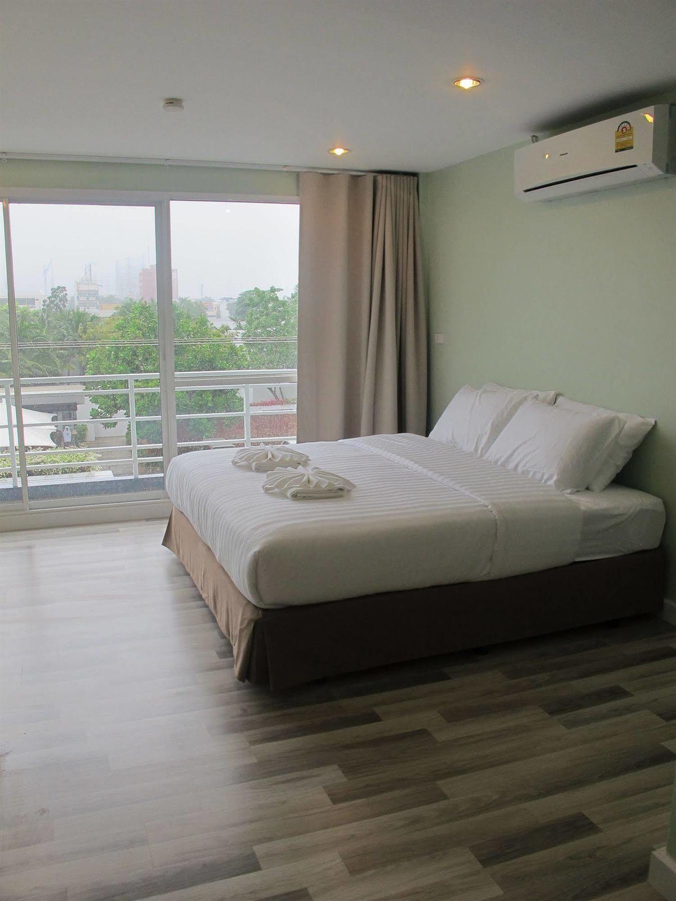 Nantra Hua Hin Hotel Exterior photo